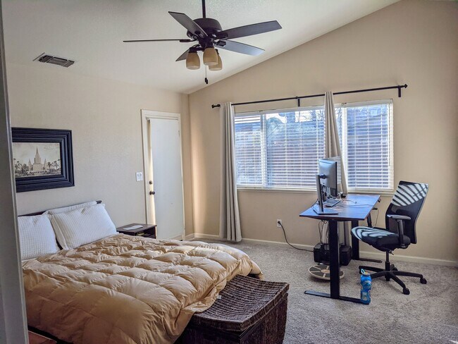 Foto del edificio - 4204 Timothy Ln