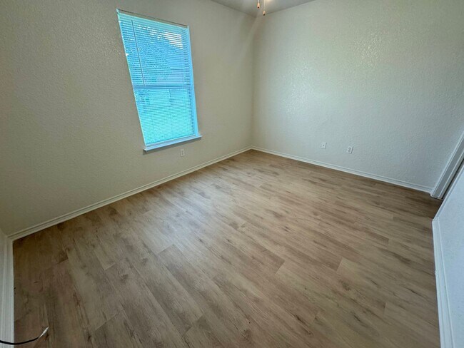 Foto del edificio - 2705 Alma Dr