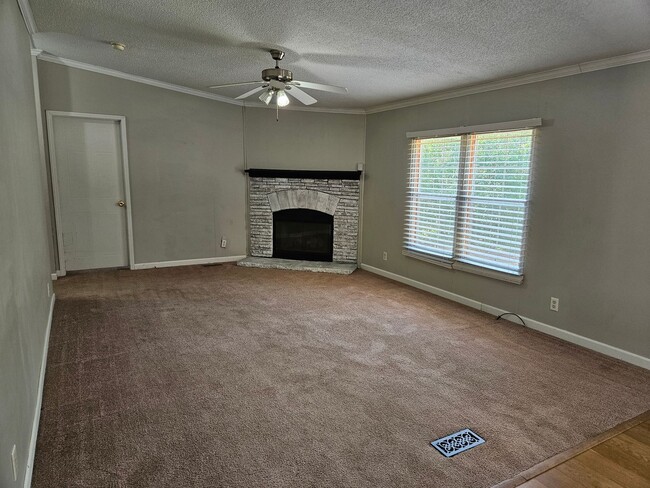 Building Photo - 4 Bedroom/ 2 Bath Modular Home