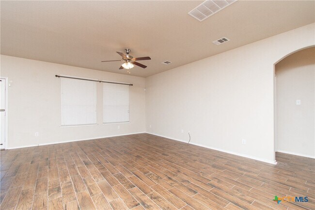 Foto del edificio - 2403 Black Orchid Dr
