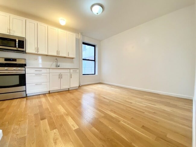 Building Photo - 395 Saint Johns Pl