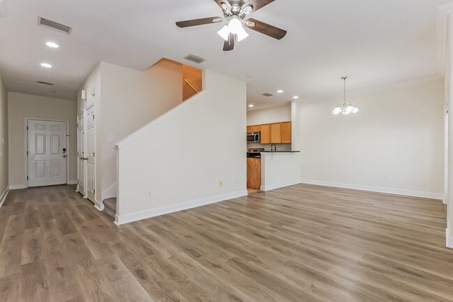 Building Photo - 6525 Quiet Pool Ct