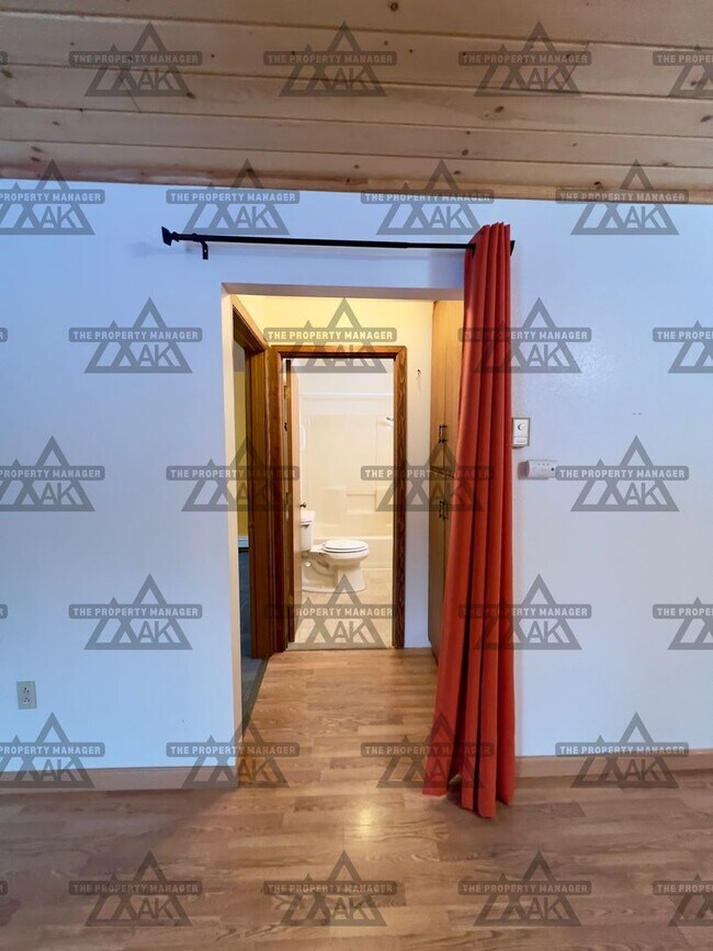 Foto del edificio - Spacious 3BR, 2.5BA Home off Chena Hot Springs Rd Dog Friendly