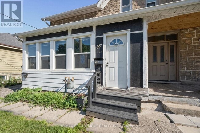 Building Photo - 38B Concession St