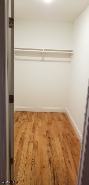 Foto del edificio - 391 E 23rd St