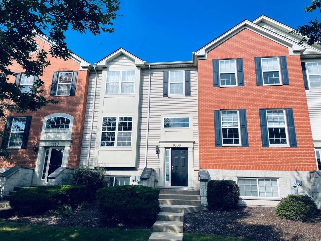 1608 Edinburgh Dr, Bartlett, IL 60103 Townhouse for Rent in Bartlett, IL