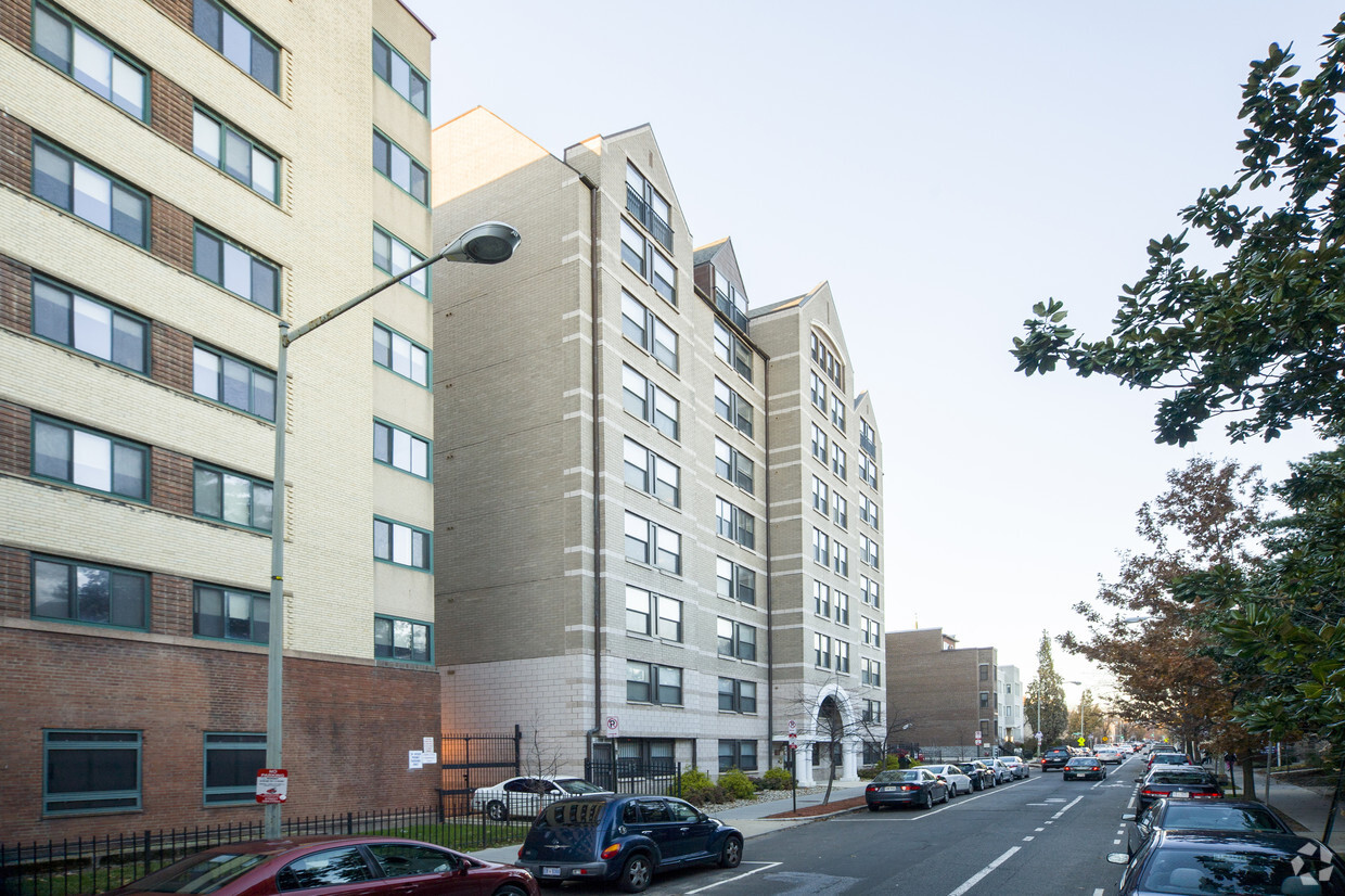 Building Photo - Totten Towers