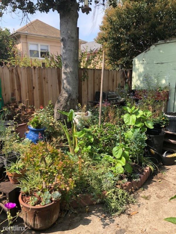Building Photo - 1 br, 1 bath Duplex - 685 33rd St Unit B