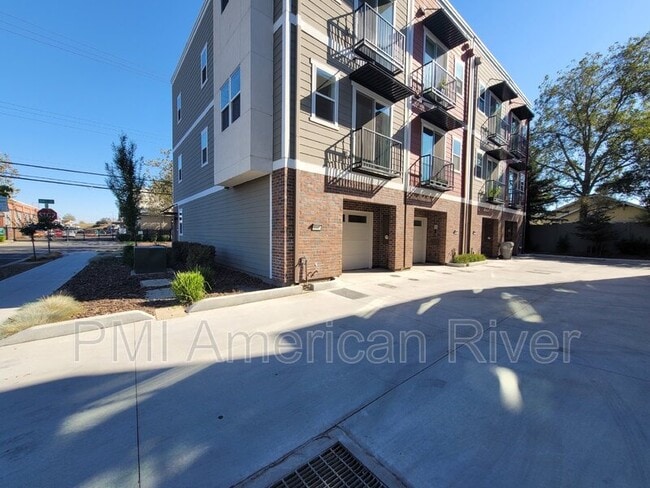 Building Photo - 3348 S St