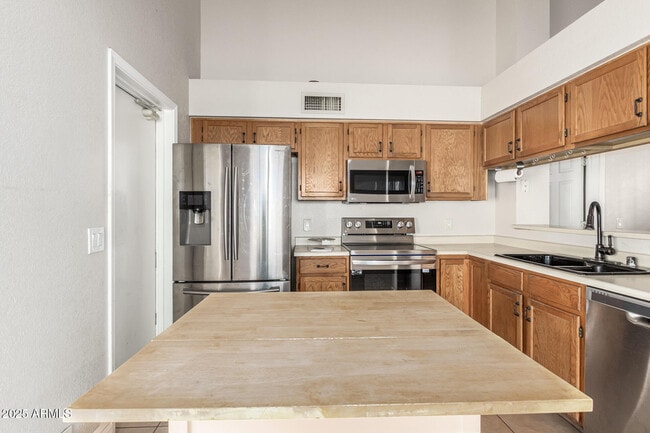 Foto del edificio - 1518 E Rockwood Dr