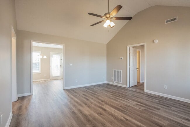 Foto del edificio - 8208 Minehead Dr