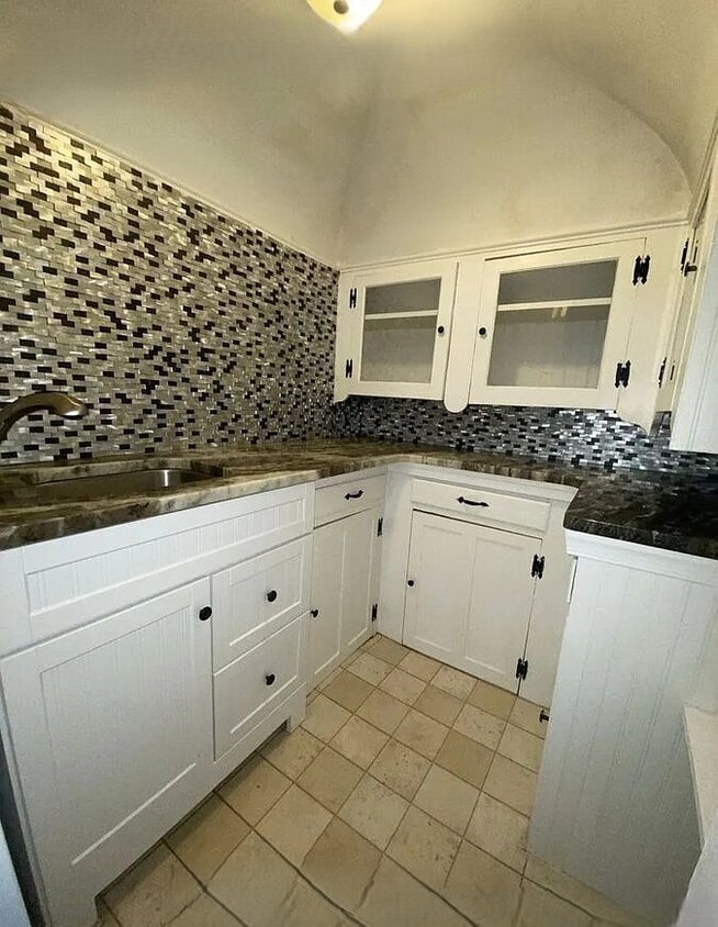 Building Photo - 721 Camden Ave