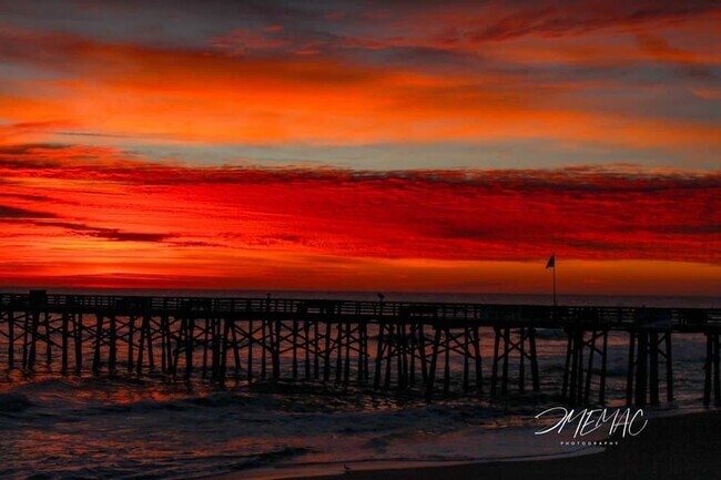 Dramatic beach colors - 320 N 3rd St
