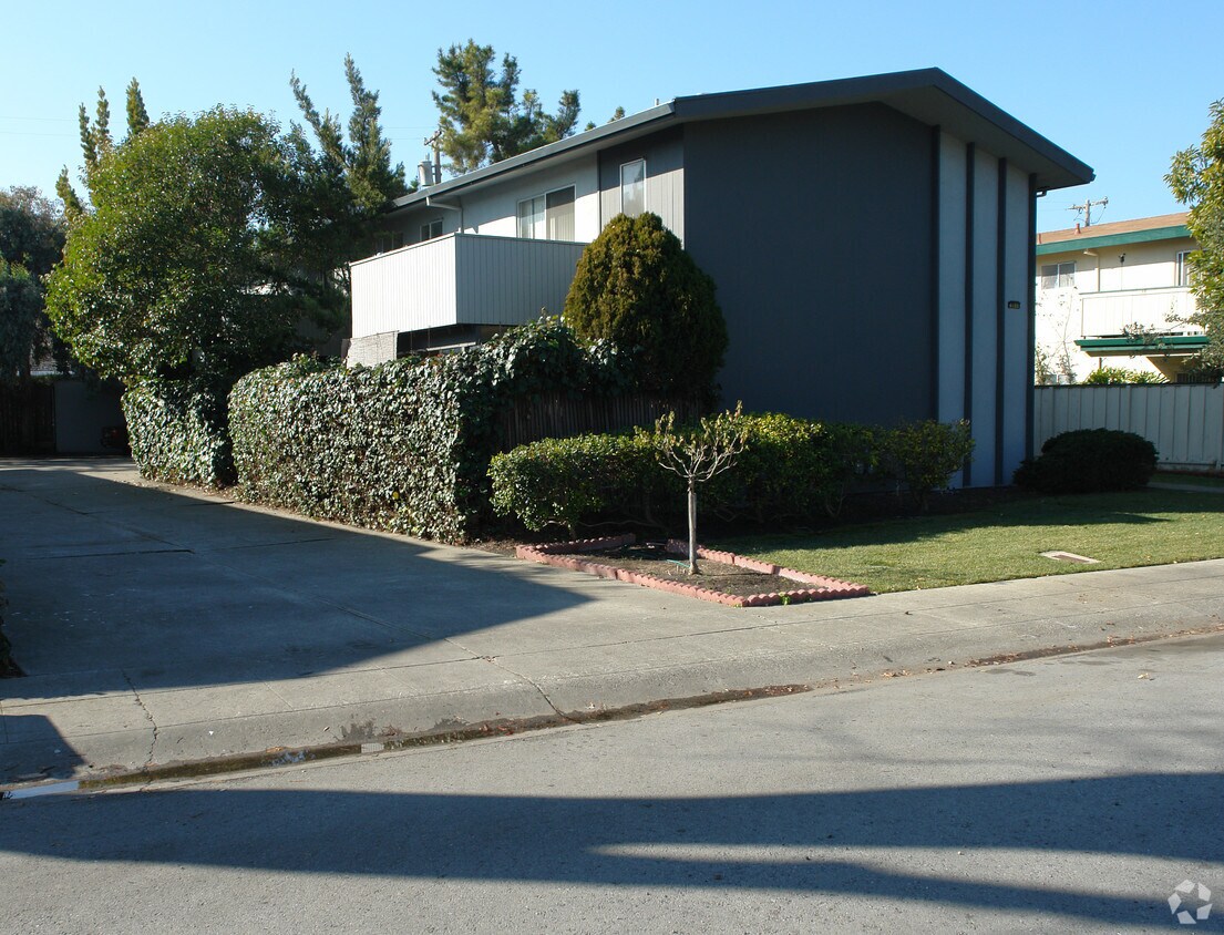 Primary Photo - 4180 Byron St