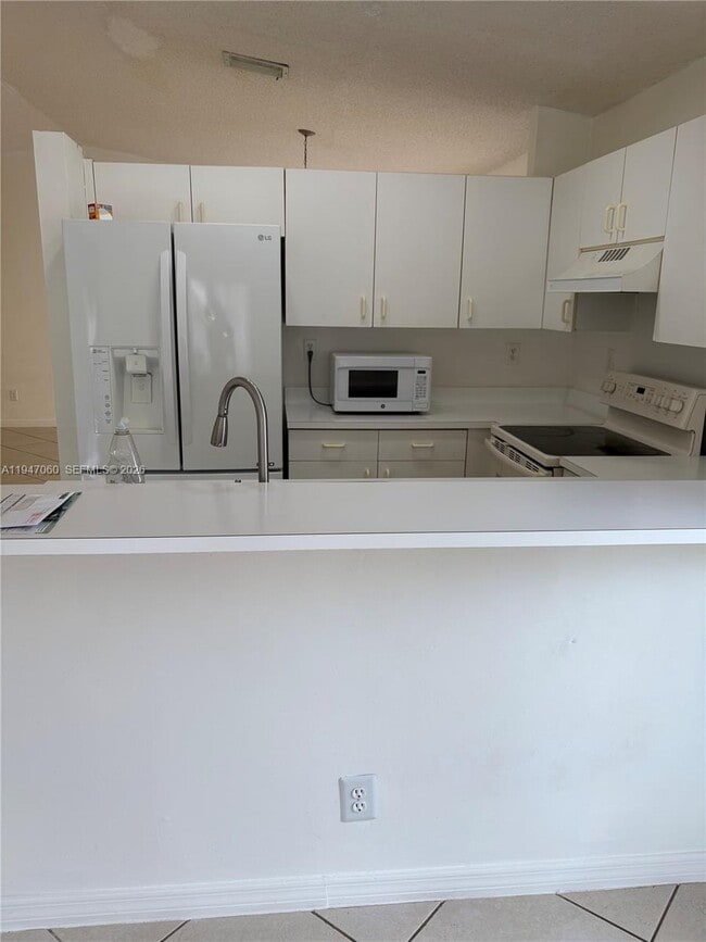 Building Photo - 17365 SW 142nd Ct