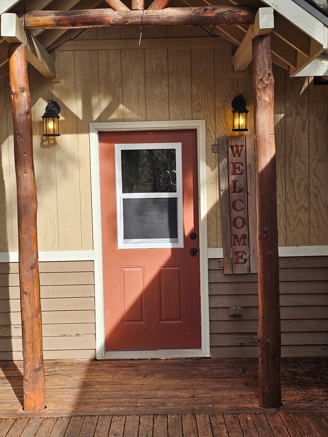 Building Photo - Must See 2 BED/1.75 Bath Home Available 10...