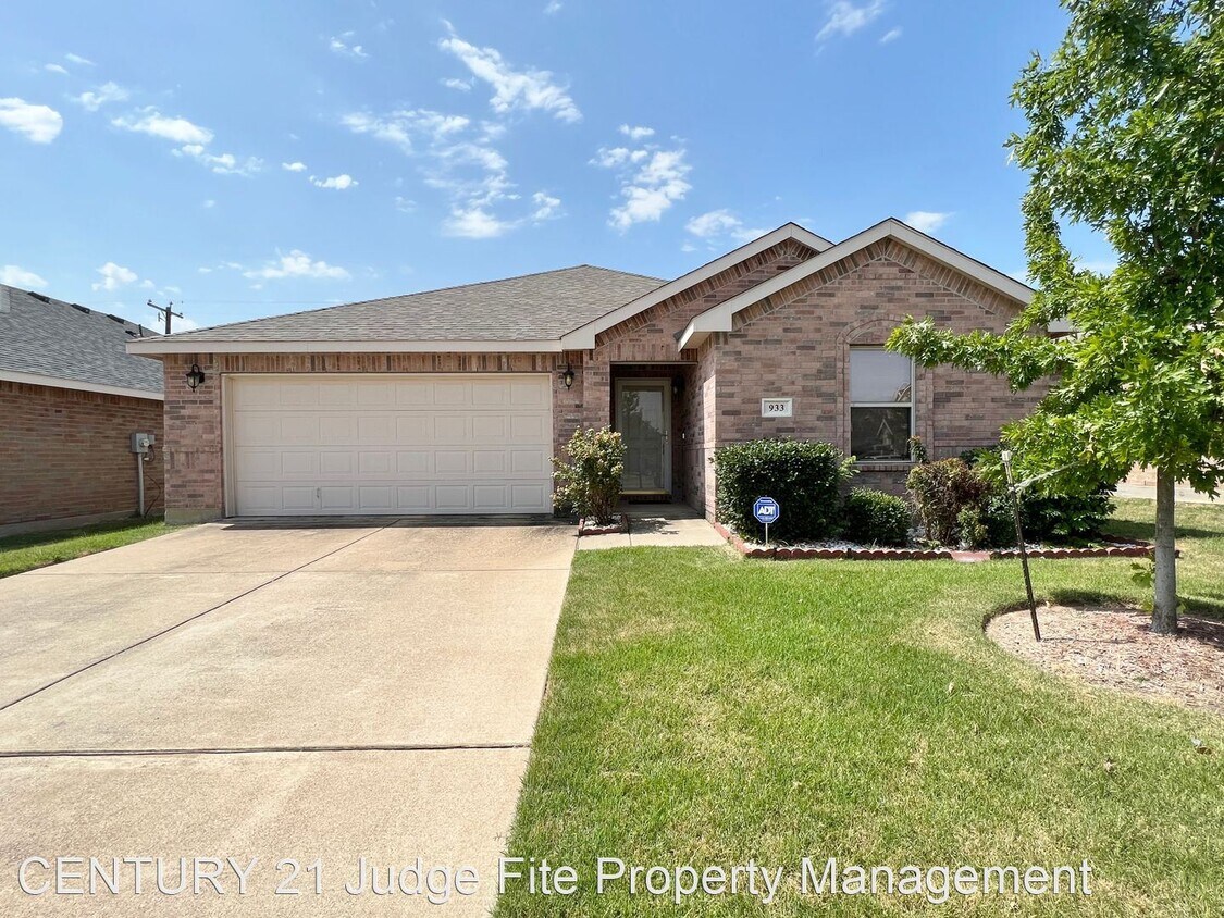 Foto principal - 3 br, 2 bath House - 933 Newberry Trail