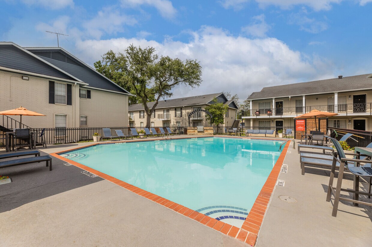 Lockwood Heights Rentals in Richardson at 800 Custer Rd Richardson, TX