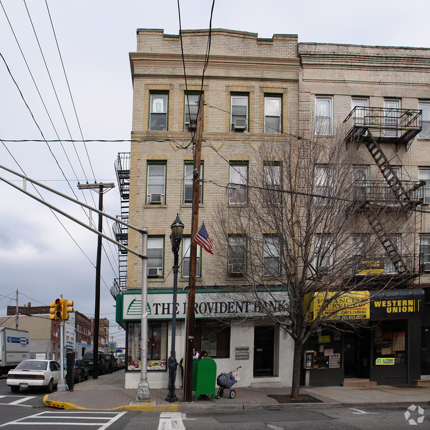 Foto del edificio - 6002 Broadway