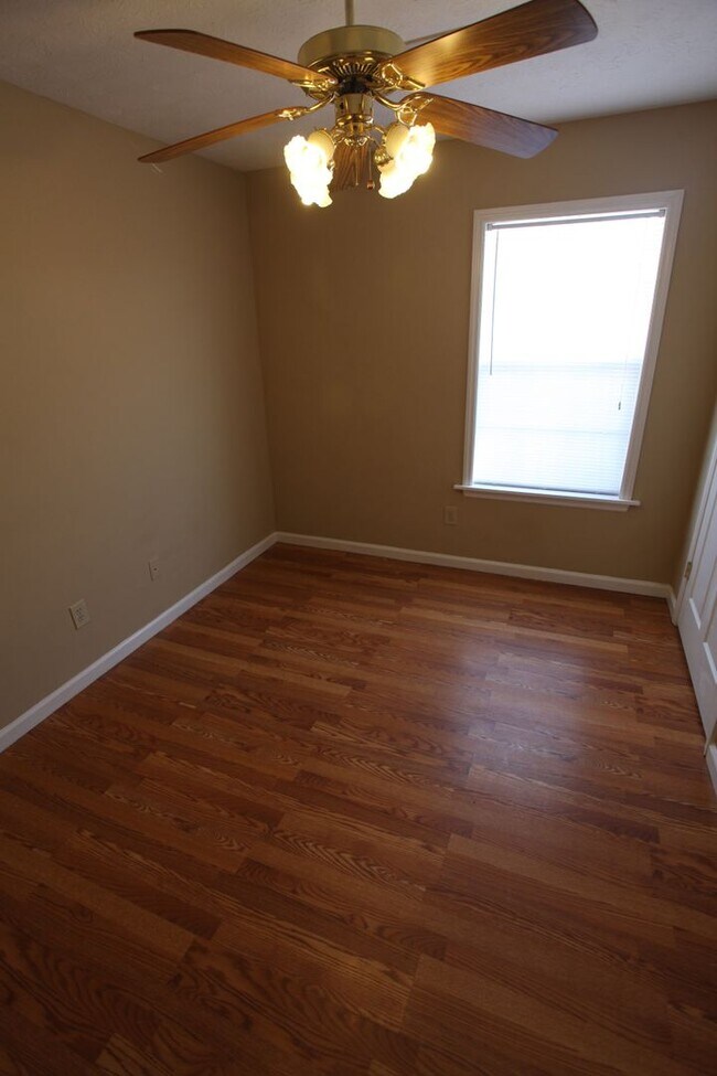 Building Photo - Duplex in Harmon Estates Available Fall 2025!