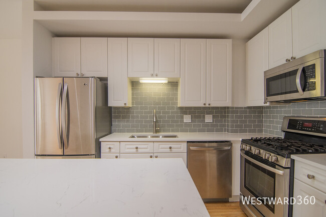 Building Photo - 212 W Washington-709