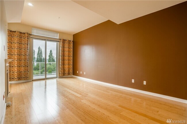 Foto del edificio - 3500 E Lake Sammamish Pky SE