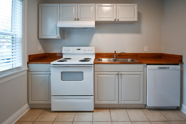 Building Photo - 5094 J E L Dr