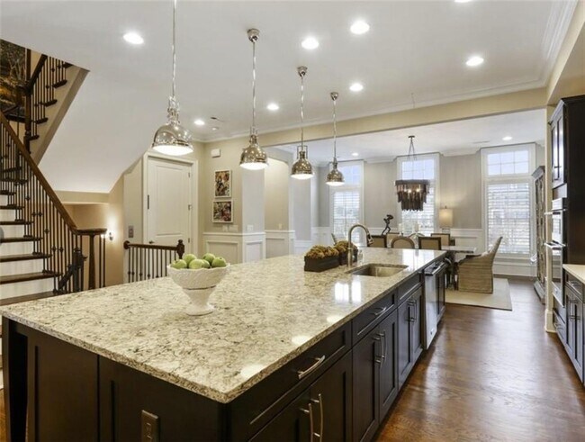 Foto del edificio - 5010 Merton Ln