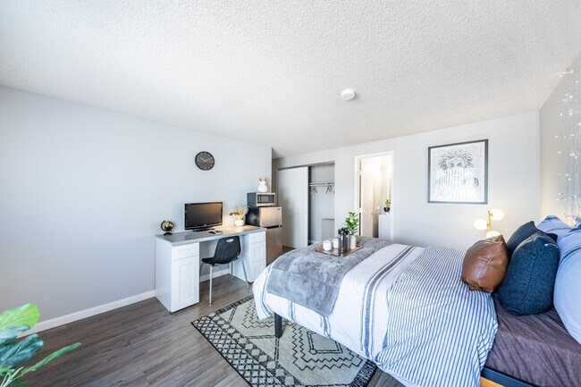 Foto del edificio - Elevation at the U