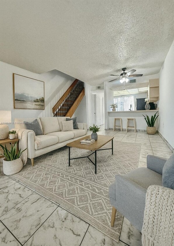 Foto principal - 1319 W 51st Pl