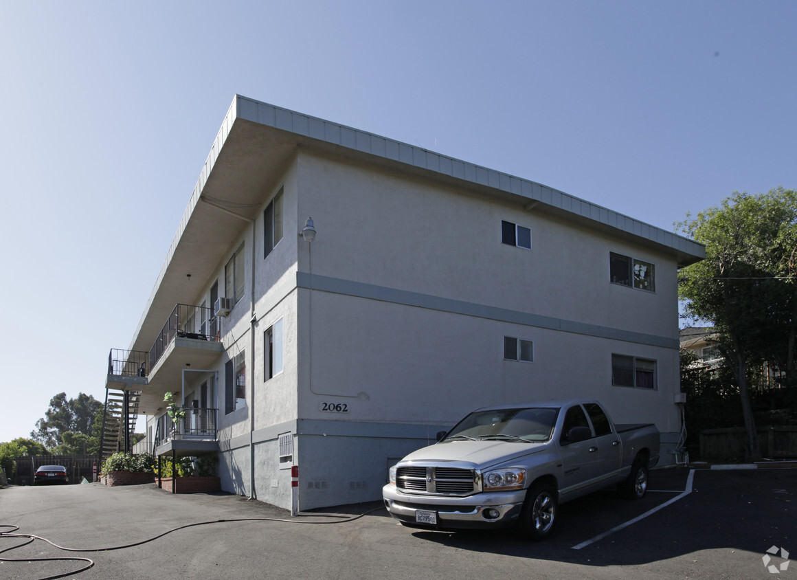 Foto principal - 2062 E 3rd St