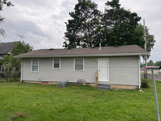 Building Photo - 2427 W Olive St
