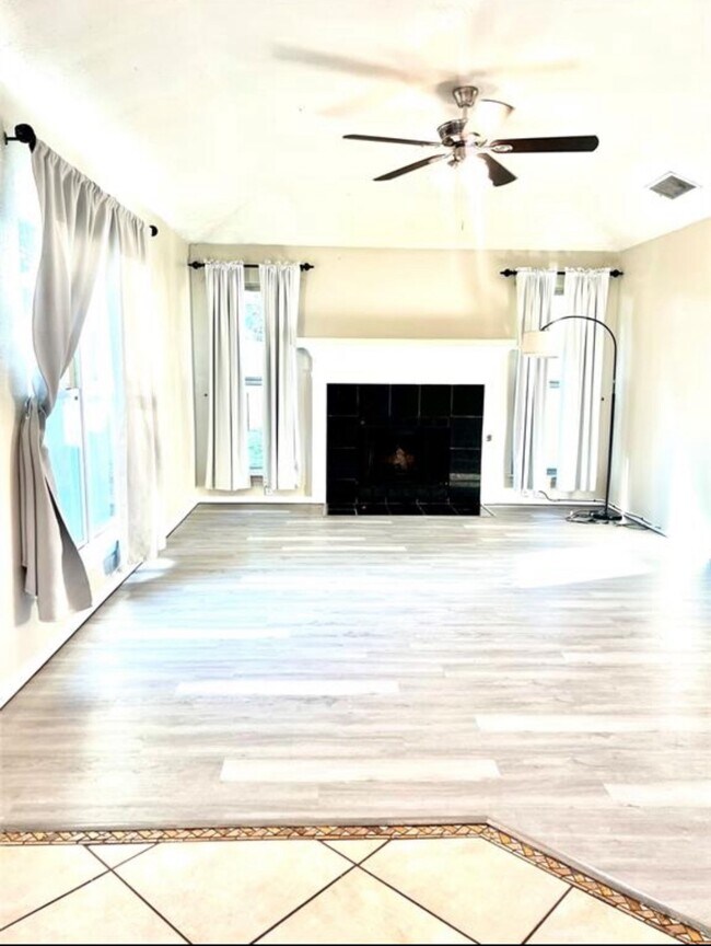 Foto del edificio - 2826 Pickett Dr