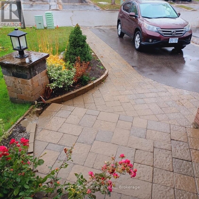 Building Photo - 735 Swan Pl