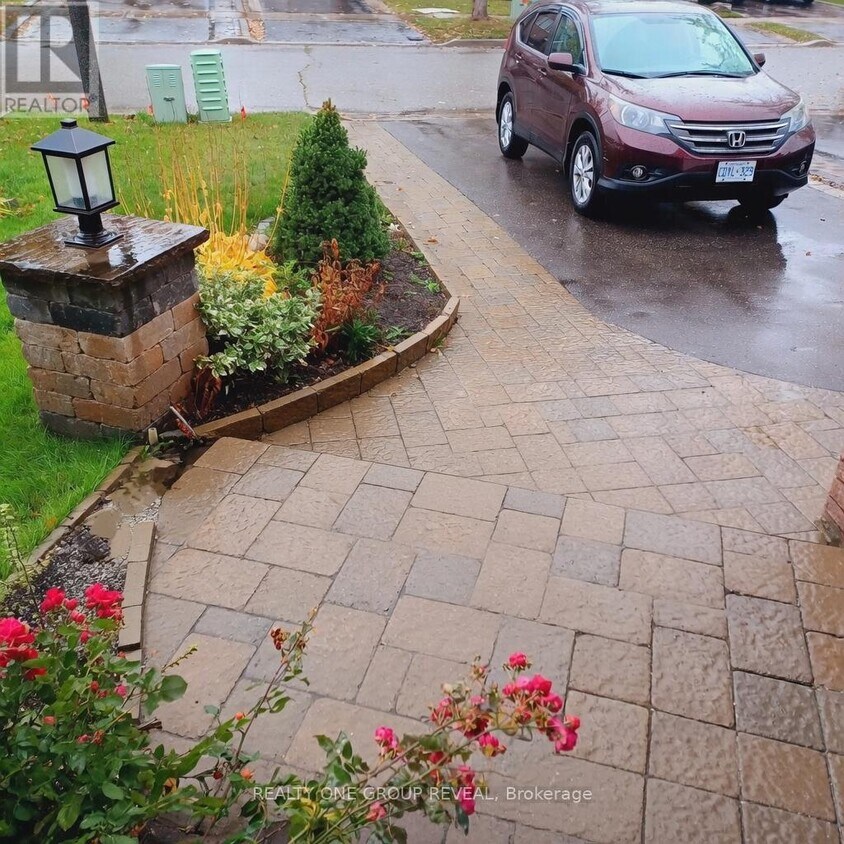 Photo du bâtiment - 735 Swan Pl