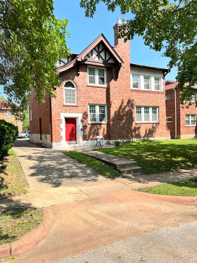 7207 Amherst Ave Unit 2nd Fl, University City, MO 63130 Apartments in