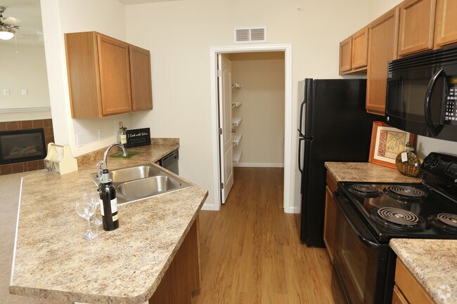 1 HAB, 1 BA - 748 ft² - Villas at Park West