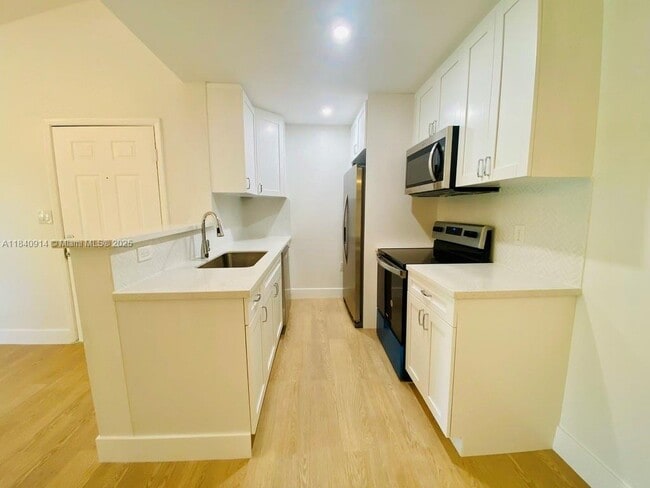 Building Photo - 10581 SW 155th Ct