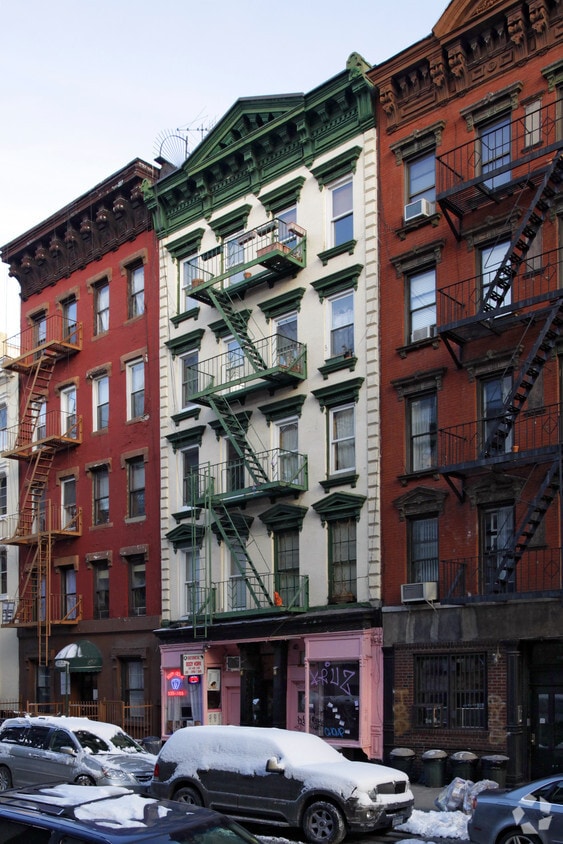 Building Photo - 335 E 6th St