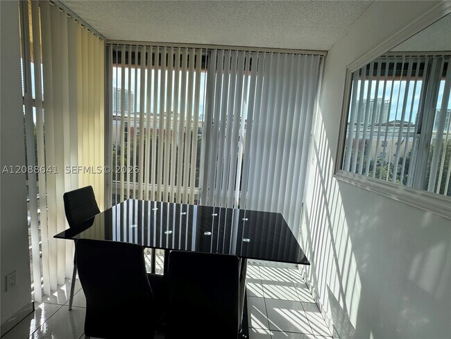 Foto del edificio - 200 172nd St