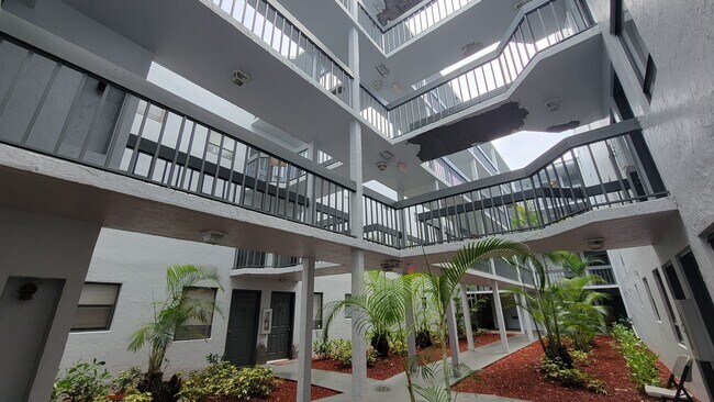 Foto del edificio - West Palm Beach 1 bedroom 1.5 bath Apartment.