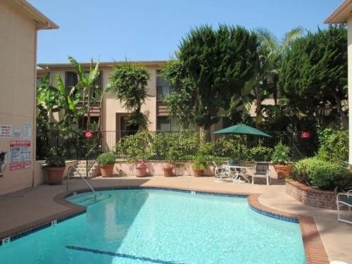 Foto del edificio - 316 San Vicente Blvd