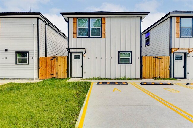 Building Photo - 8218 Bigwood St