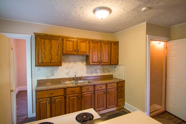 Photo - 4019 Church St (Willoughby, OH)