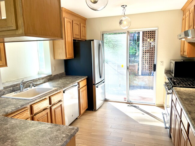Building Photo - 6441 Girvin Dr
