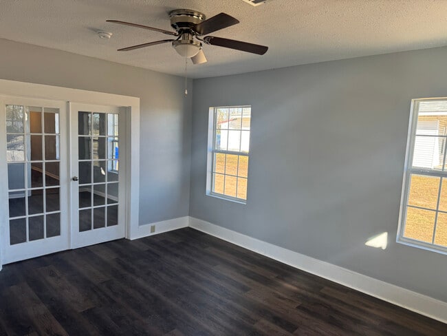 Building Photo - 1222 N Three Notch St