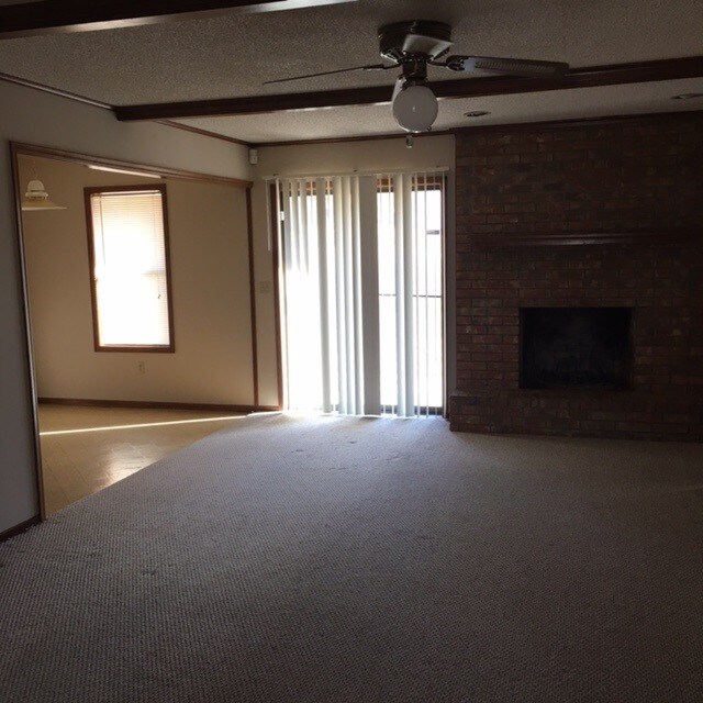 Building Photo - 1117 Elm St