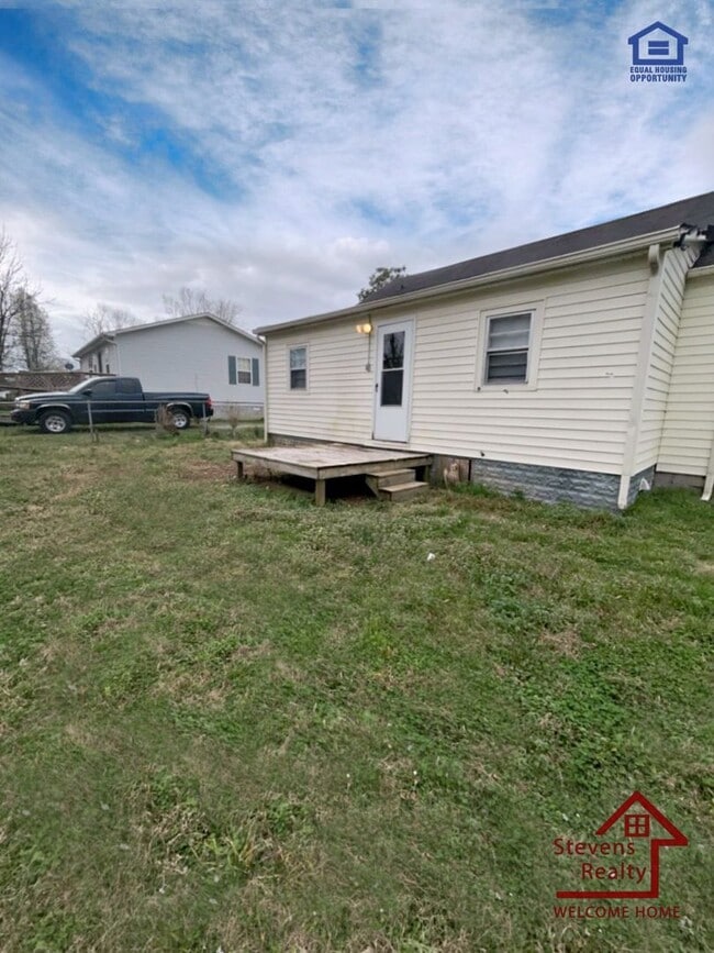 Building Photo - 117 Poplar St