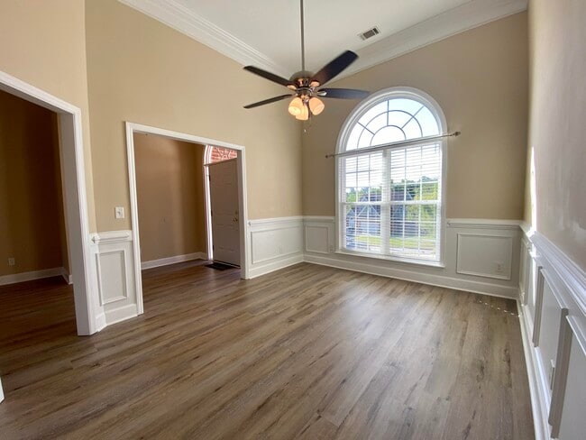 Building Photo - 4858 Somerset Dr