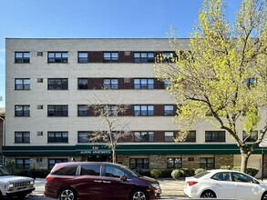 Building Photo - 533 W Aldine Ave